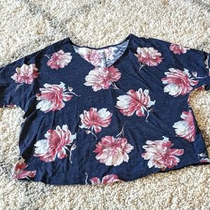 Women's floral short sleeve top size L